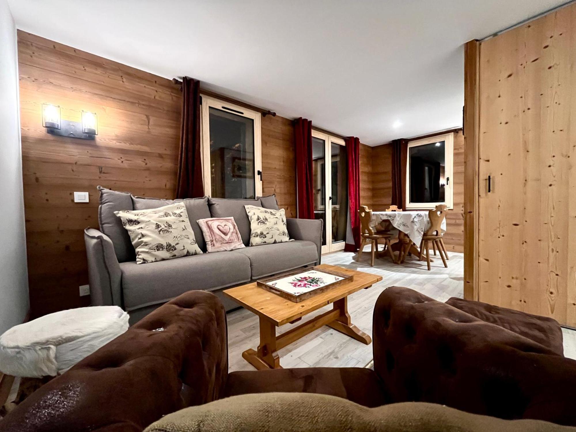 Grand Chalet - Appartement 5Pax Au Pied Des Pistes - Parking - Skiroom - Cheminee Decorative- Balcons ทีนเญอ ภายนอก รูปภาพ