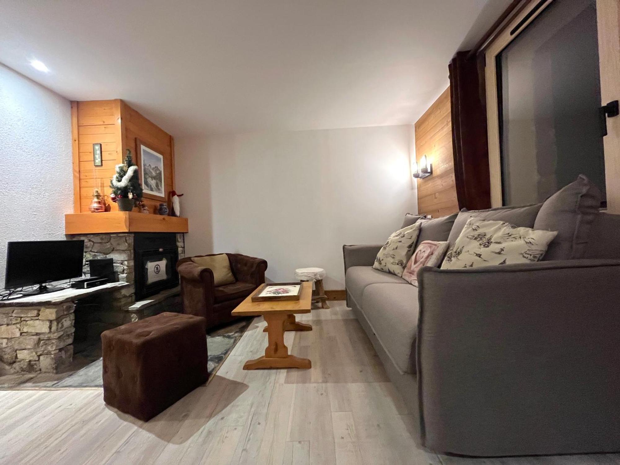 Grand Chalet - Appartement 5Pax Au Pied Des Pistes - Parking - Skiroom - Cheminee Decorative- Balcons ทีนเญอ ภายนอก รูปภาพ
